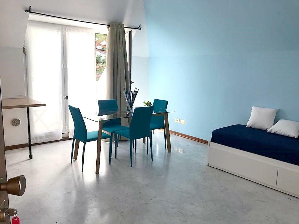 Charming In 47 Sqm With Balcony Parking Appartamento Desenzano del Garda